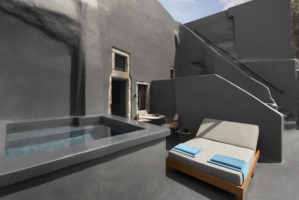 Sunset Two Bedroom Suite with Heated Plunge Pools - Photo 11