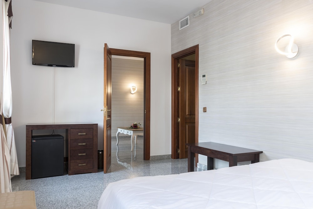 Junior Suite, 2 Bedrooms - Photo 3