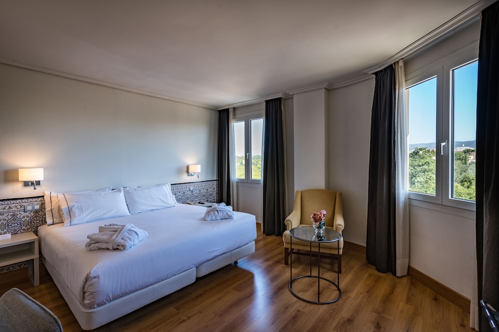 Superior Room, 1 Double or 2 Twin Beds, City View - Photo 4
