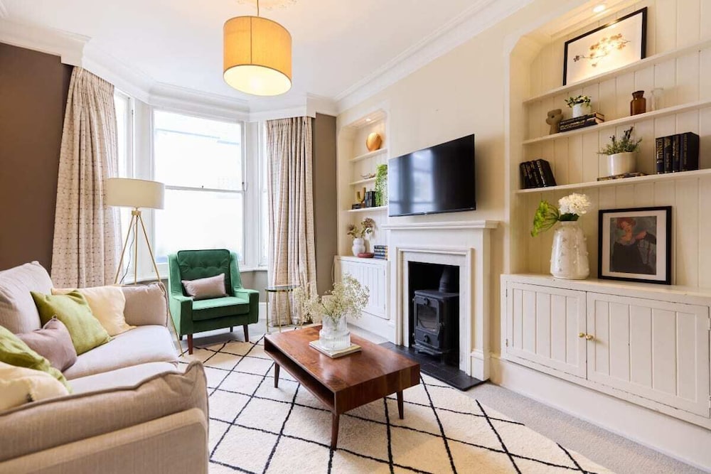 House (2 Bedrooms)