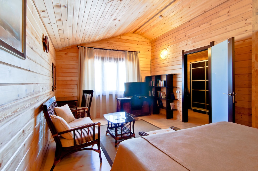 Bungalow, 1 King Bed, Non Smoking, Pool View photo 1