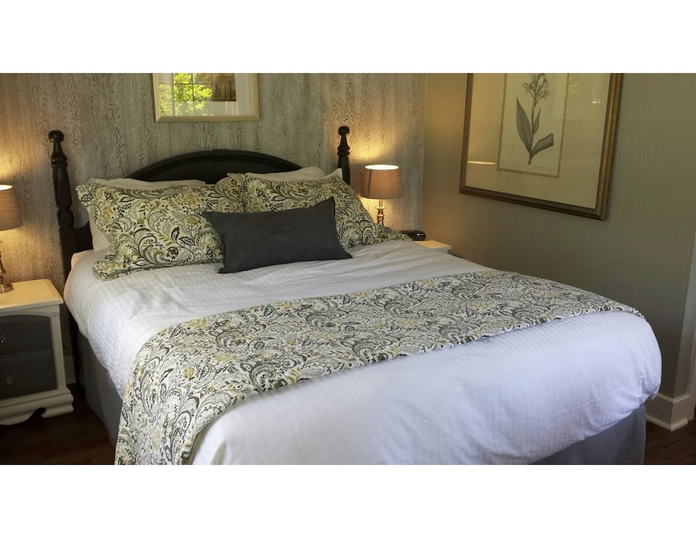 Garden Suite 3, Queen Bed photo 1