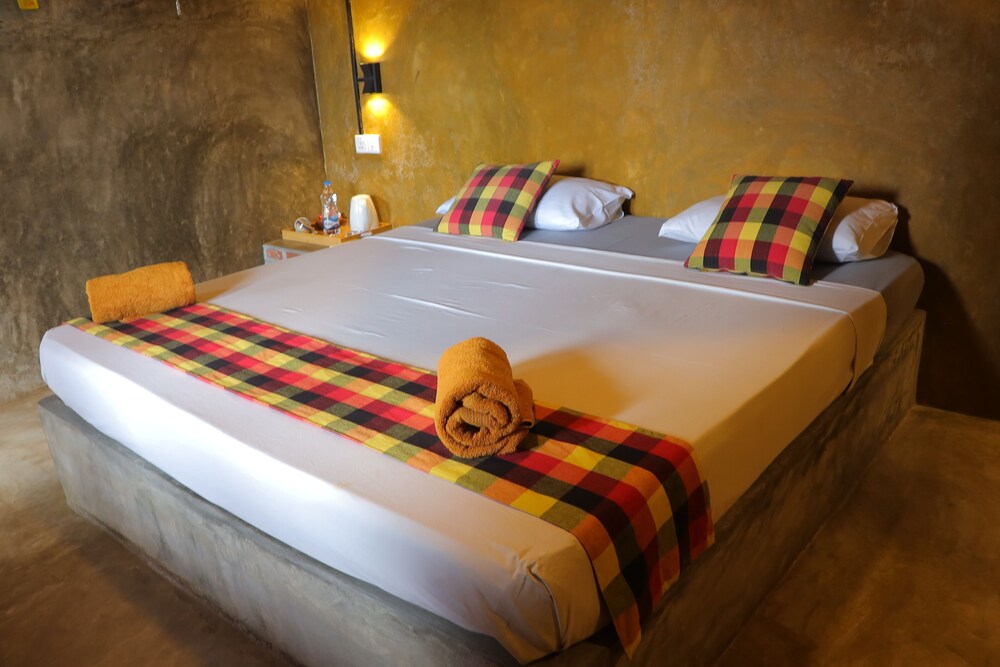 Deluxe King Room - Photo 7