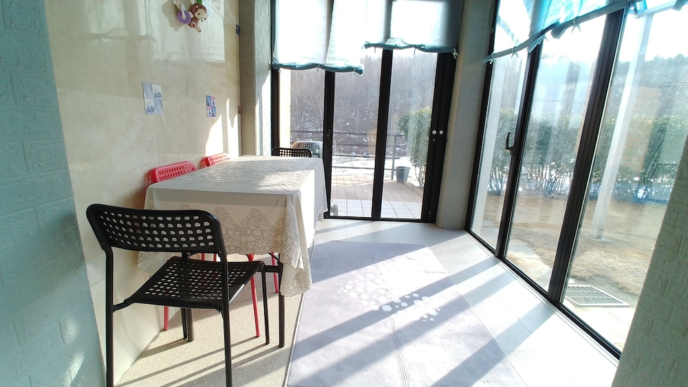 Pearl (102) photo 3