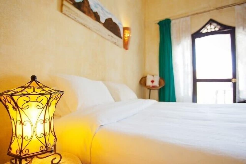 Economy Double or Twin Room, Sea View - Photo 5