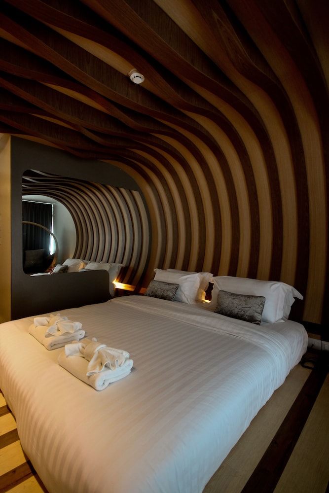 Silk Cocoon Studio - Photo 11