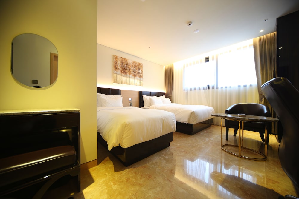 Suite, Multiple Beds photo 3