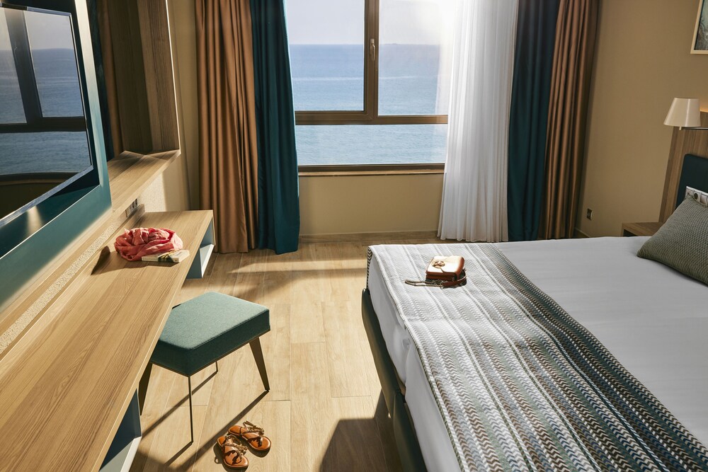 Classic Double Room (Sea Side) photo 2