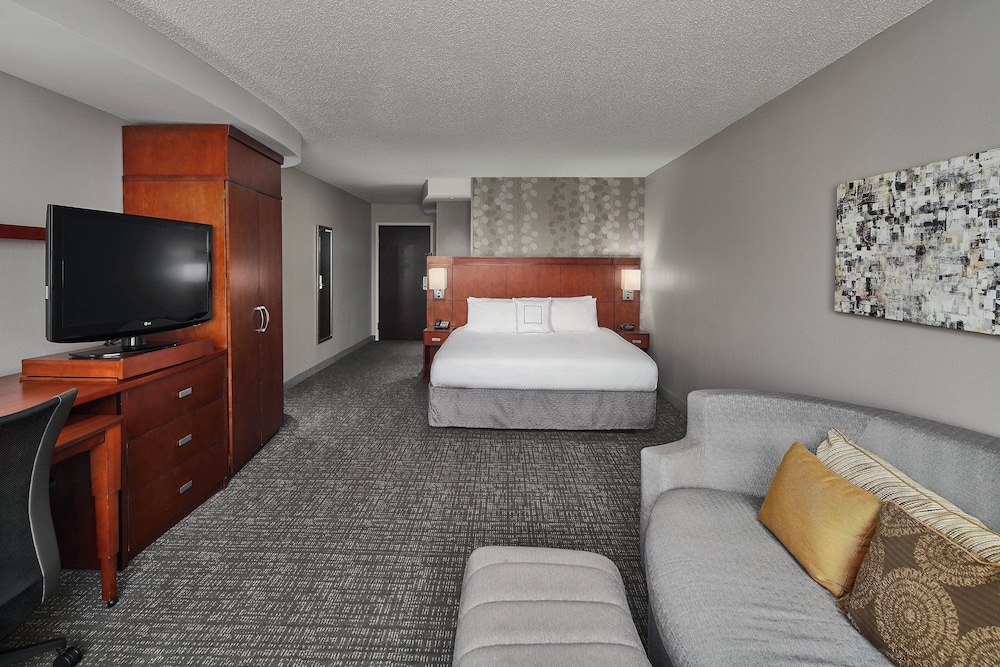 Room, 1 King Bed with Sofa bed (Hearing Accessible) - Photo 3