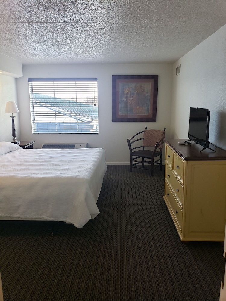 Classic Condo, 1 Bedroom, Pool View photo 2