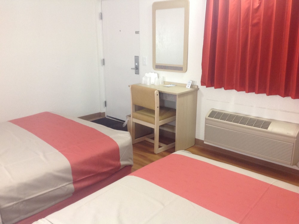 Standard Room, 2 Double Beds, Non Smoking - Photo 3