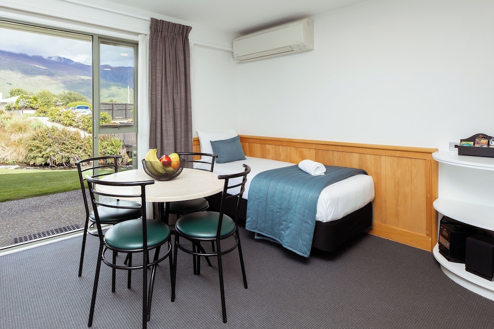 One Bedroom Apartment - Photo 6