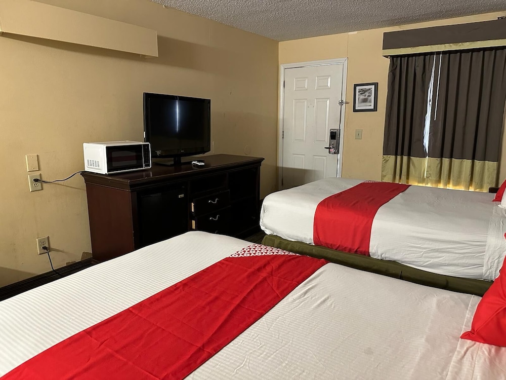 Room, 2 Queen Beds, Non Smoking photo 1