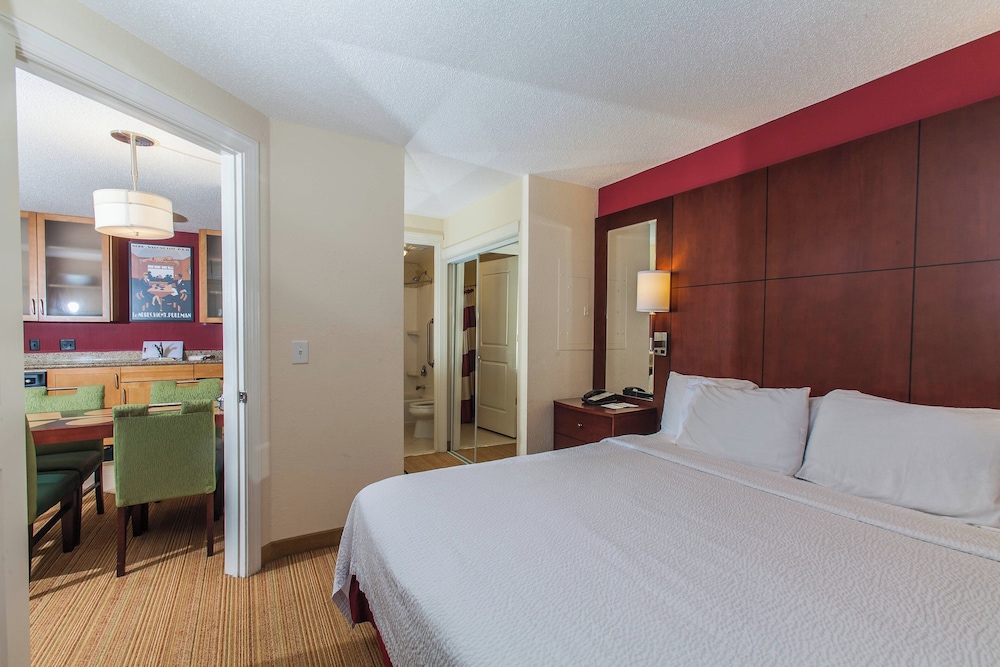 Suite, 2 Bedrooms (Mobility Accessible, Tub) photo 2
