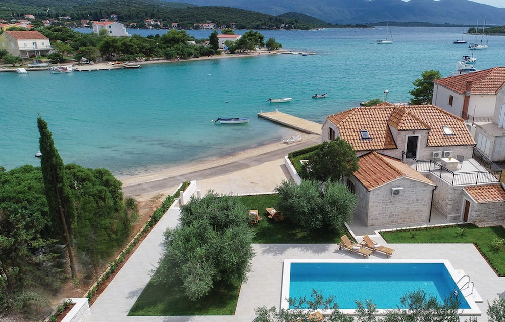 House (Three Bedroom Holiday Home with Pool ) photo 2