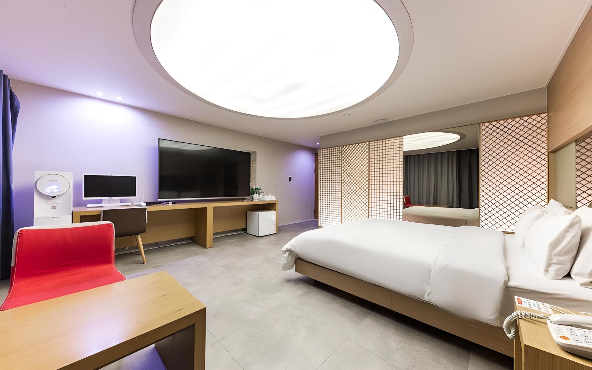 Room (Cinema Room (Netflix)(Breakfast)) - Photo 3
