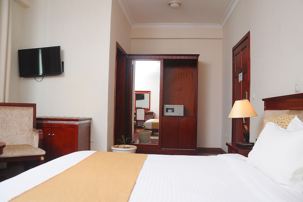Standard Twin Room, Mountain View photo 3