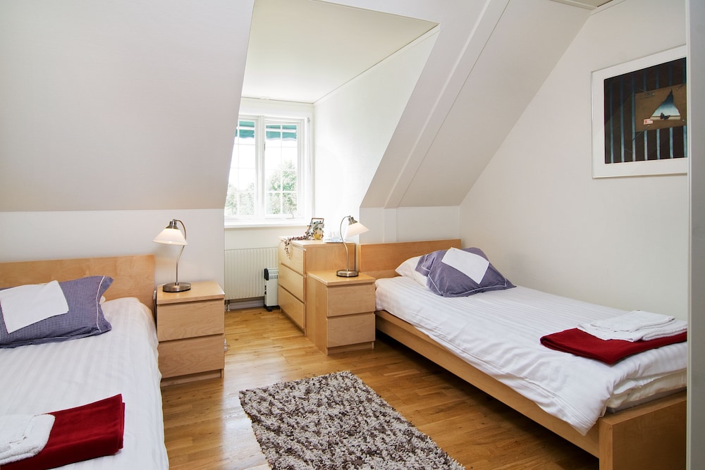 Basic Double Room, Shared Bathroom photo 1