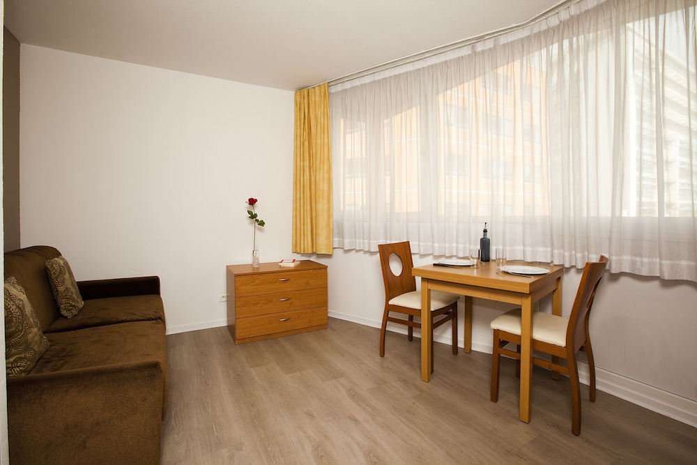 Apartment photo 3