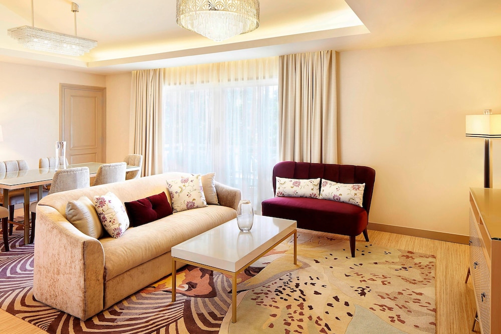 Club Suite, 1 King Bed, Balcony, Tower photo 2