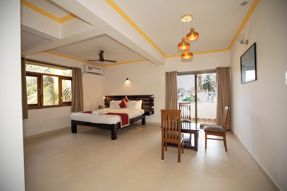 Presidential Suite, Partial Lake View