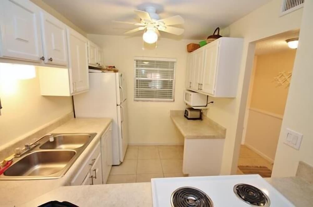 Condo, 2 Bedrooms, Beachside