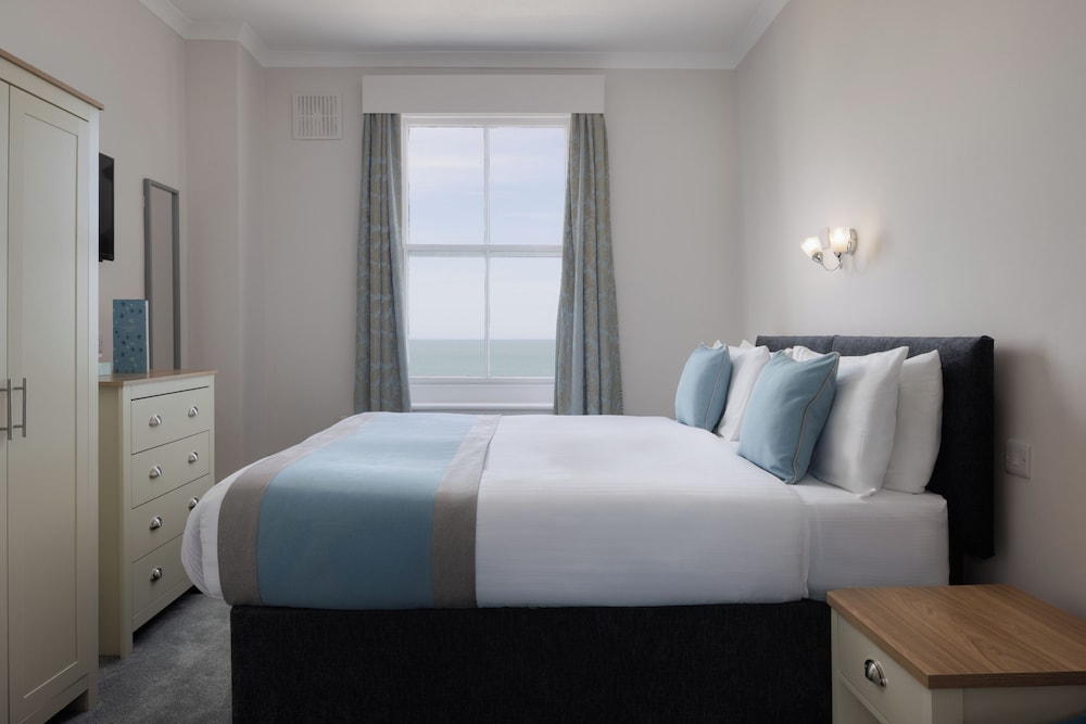 Double Room, 1 King Bed, Partial Ocean View