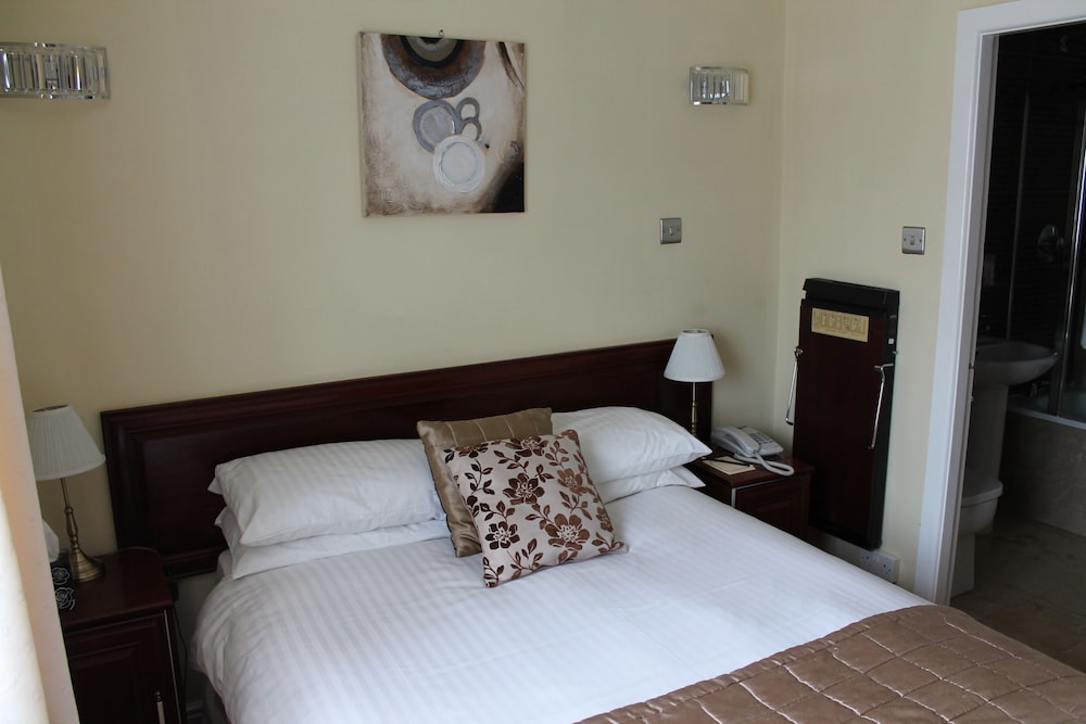 Double Room, Private Bathroom (Small) photo 1