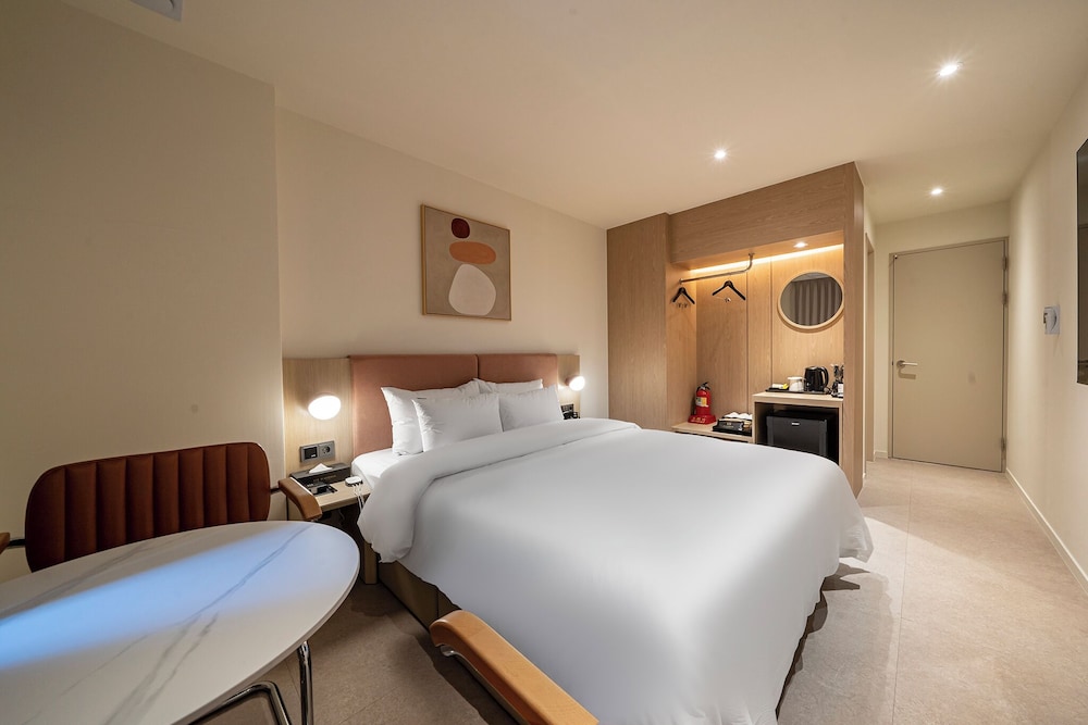 Deluxe Room - Photo 2