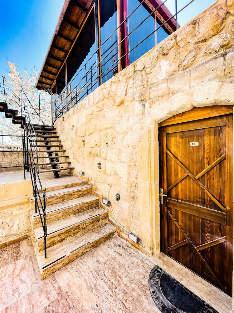 Comfort Room, Courtyard View (Stone) - Photo 8