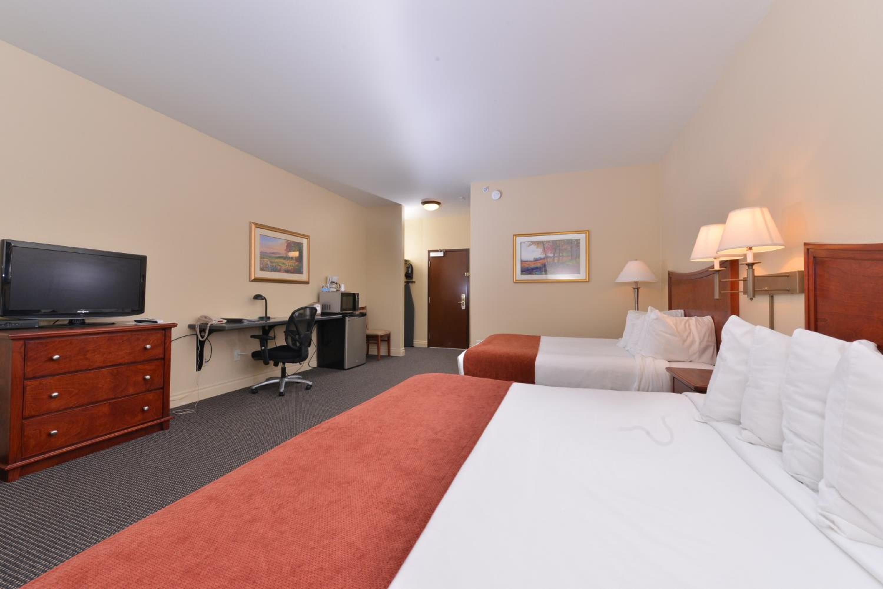 Standard Queen Room with Two Queen Beds photo 1