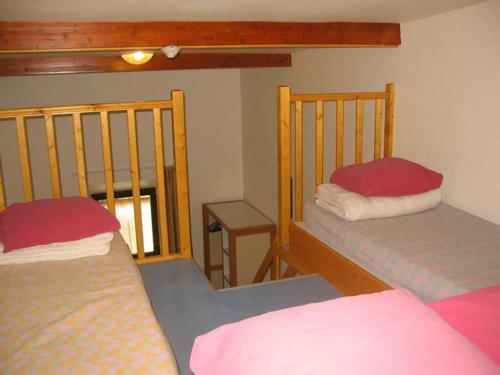 Room with 2 Bunk Beds - Shared Bathroom photo 1