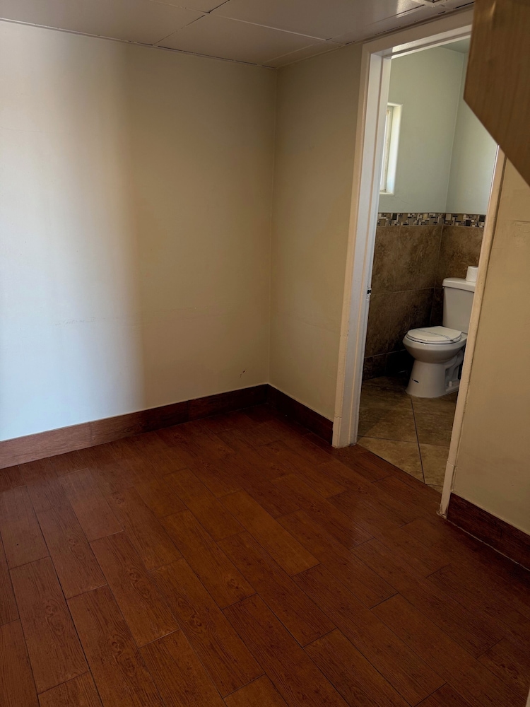 Weekly One Queen With No Kitchen ,Smoking Room photo 3