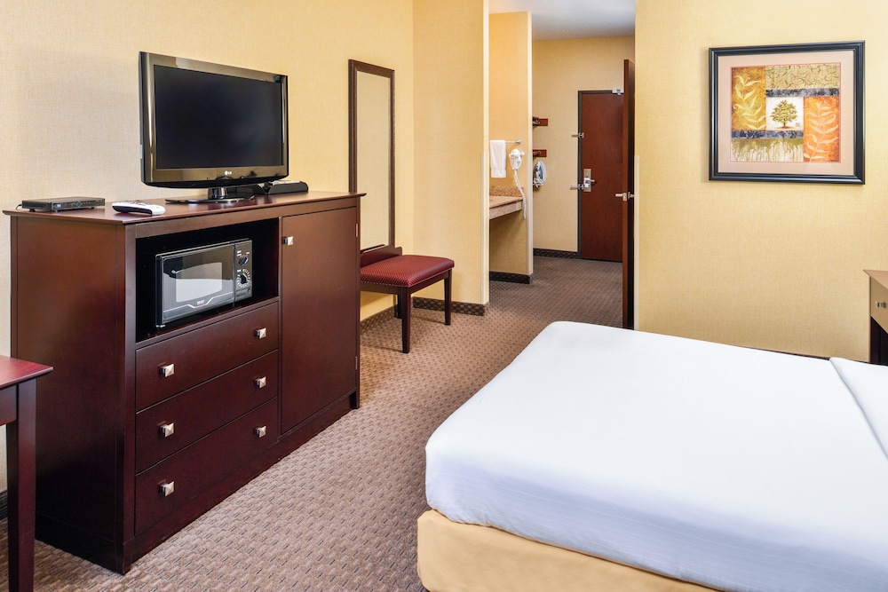 Suite, 1 Queen Bed, Accessible (Accessible Tub)