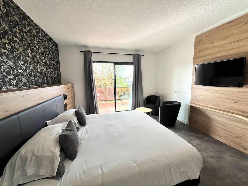 Deluxe Double or Twin Room, Ensuite photo 3