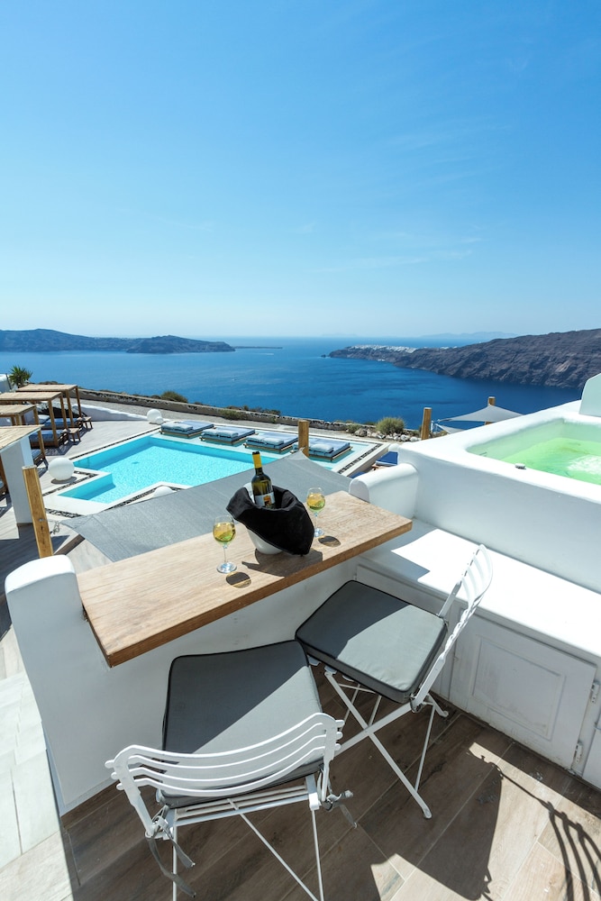 Junior Suite with Hot Tub & Caldera View - Photo 3