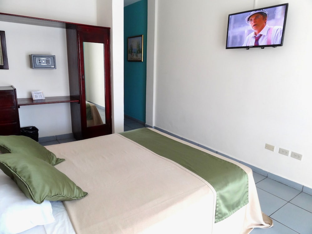 Standard Single Room, 1 Queen Bed photo 3