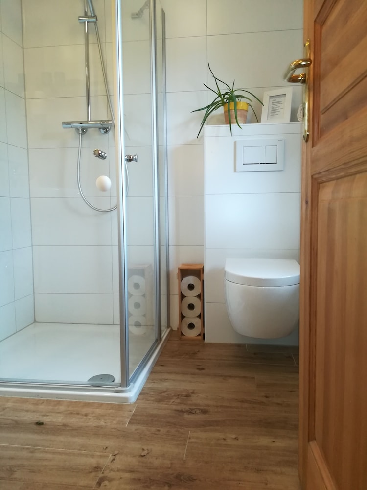 Comfort Apartment, 1 Queen Bed, Non Smoking, Garden View photo 3