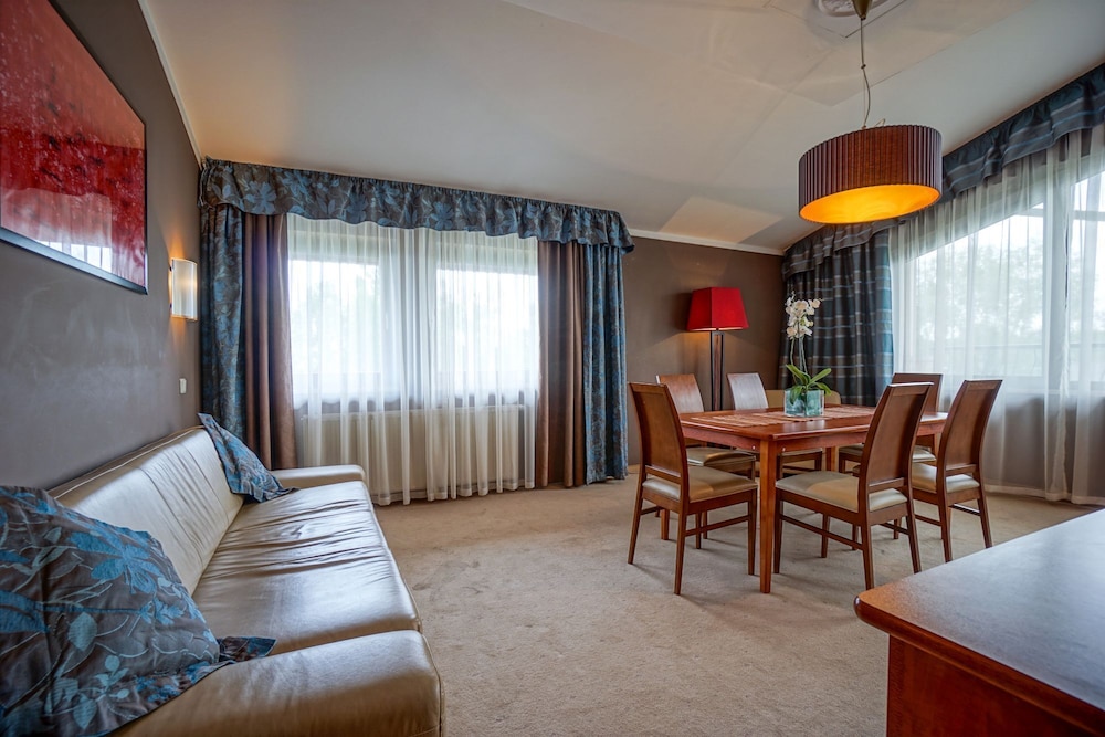 Family Room - Photo 13