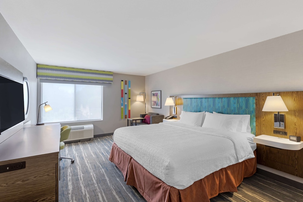 Room, 1 King Bed, Accessible, Bathtub - Photo 4