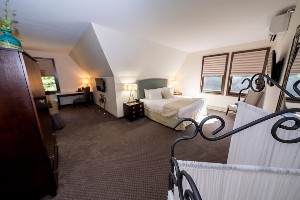 Grand Suite, 1 King Bed with Sofa bed photo 2