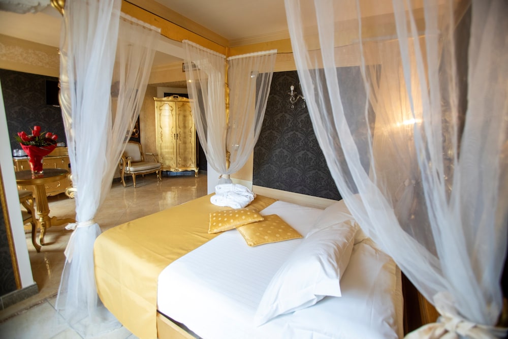 Suite - Photo 15