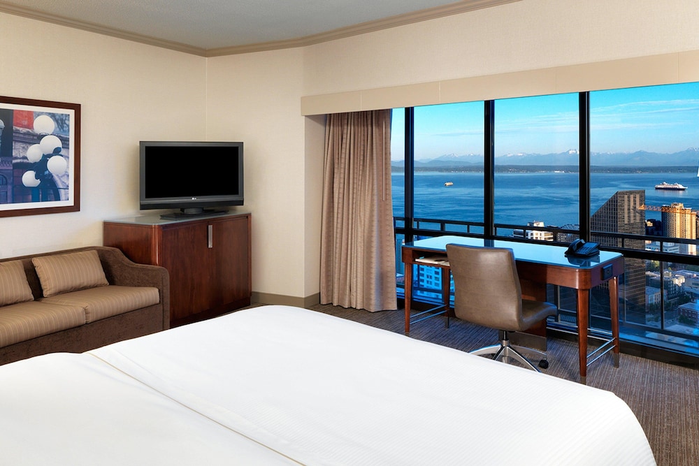 Grand Room, 1 King Bed with Sofa bed (View) - Photo 5
