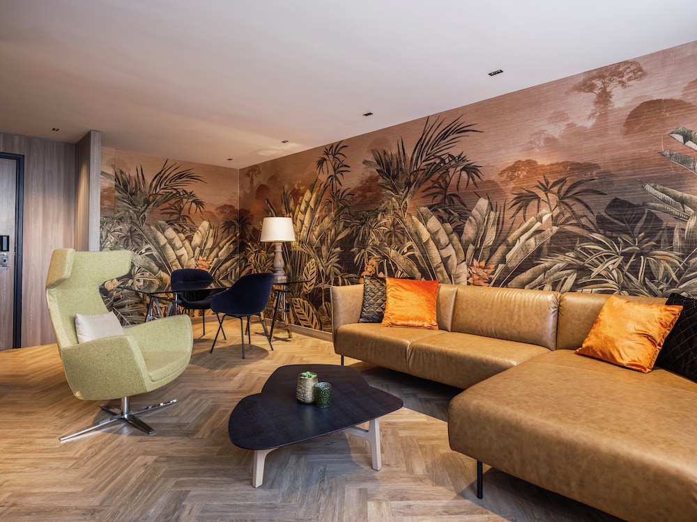 Business Suite - Photo 5