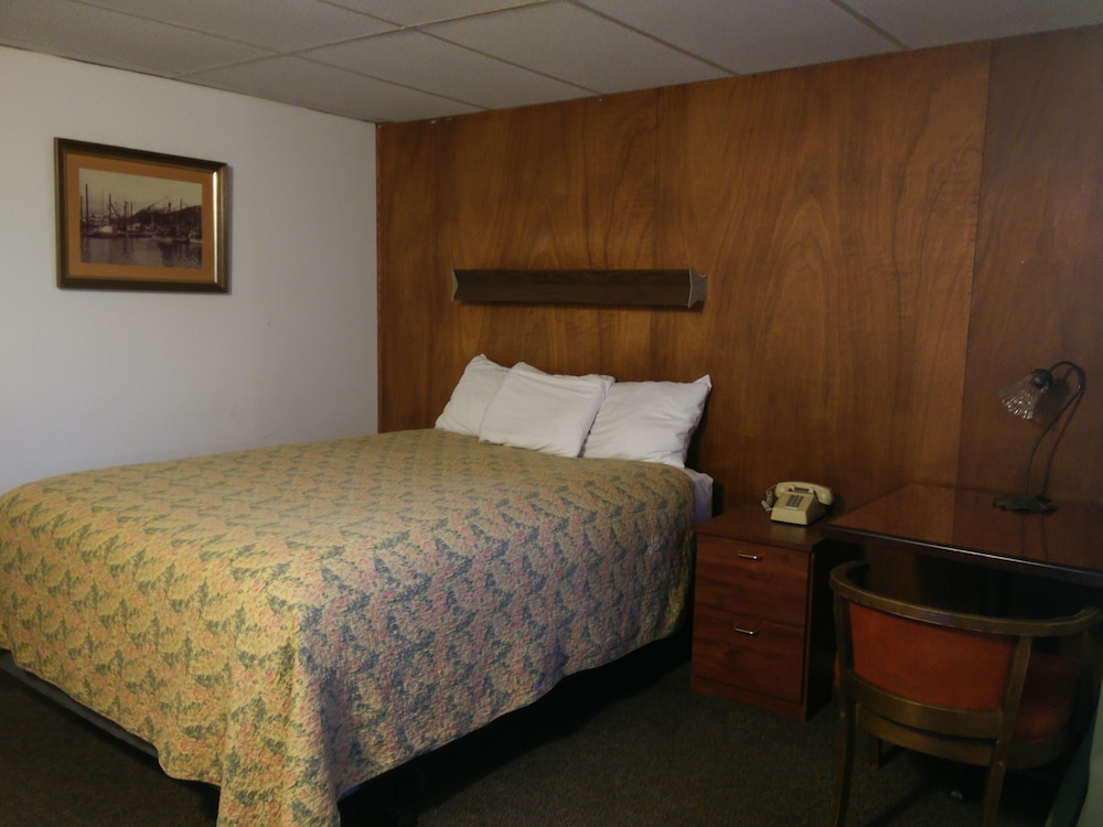 Standard Room, 1 Queen Bed photo 2