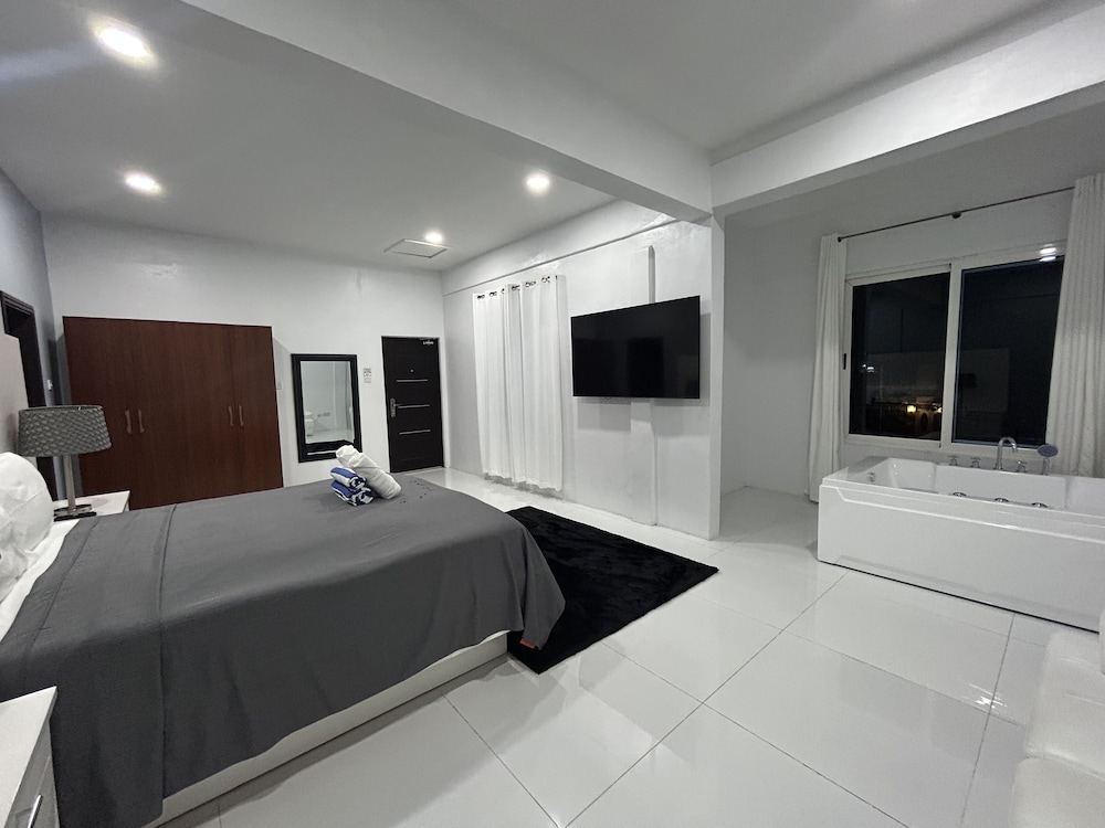 Luxury Villa (Top Floor) photo 2