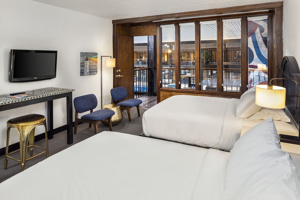 Room, 2 Queen Beds, Mezzanine (Mezzanine)