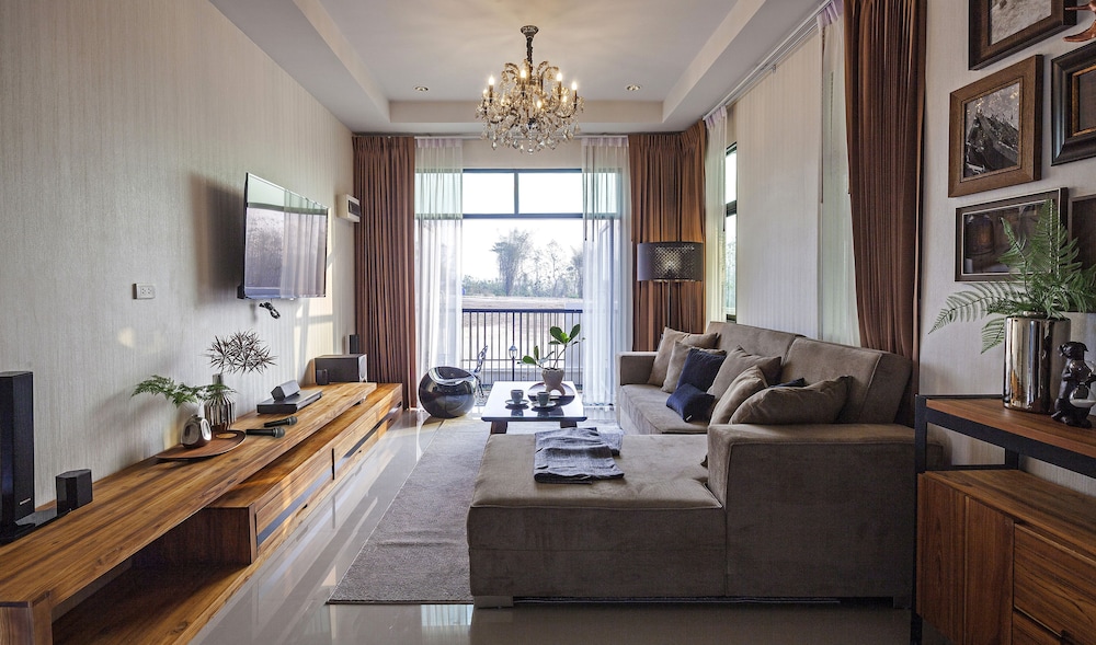 3 Bedrooms Villa photo 1