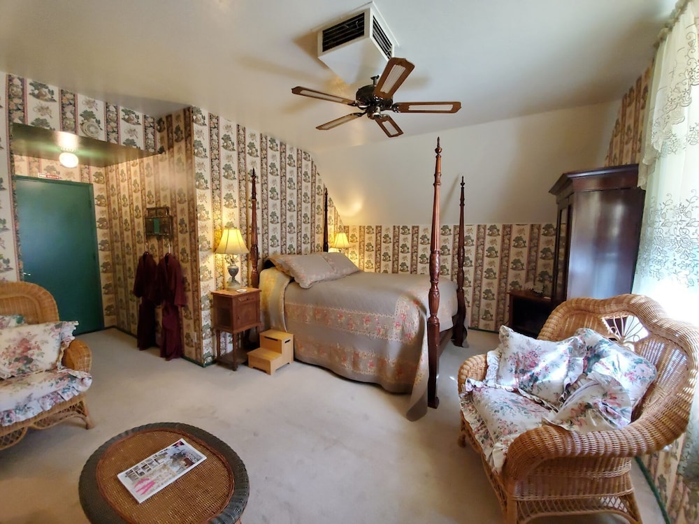 Double Room, Private Bathroom (Library)