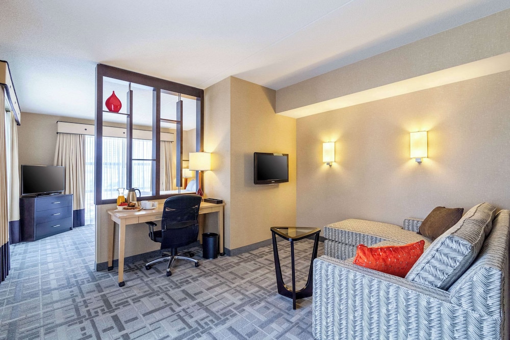 Suite, 1 Bedroom, Non Smoking, City View photo 3